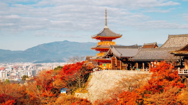 Kyoto et ses temples, entourés d’érables flamboyants